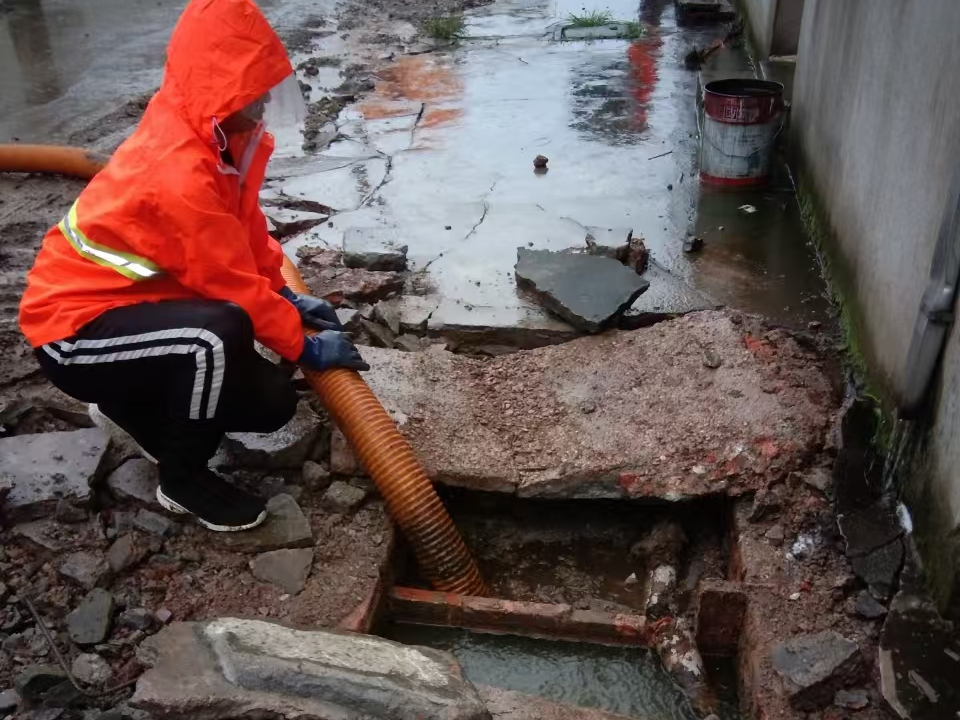 吴江专业清理污水池 炜誉市政以规范流程守护城市 “肠道”