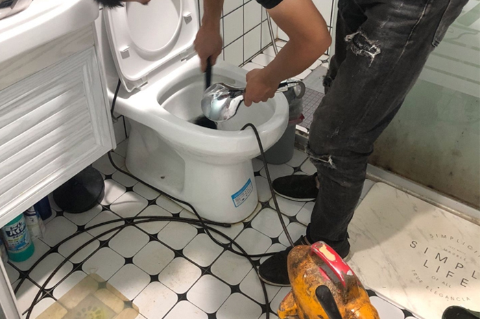 吴江马桶堵塞自己疏通还是找师傅?专业上门服务让你省时更省心